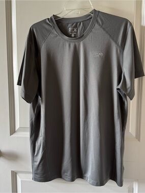 Mountain Hardware polyester tee shirt